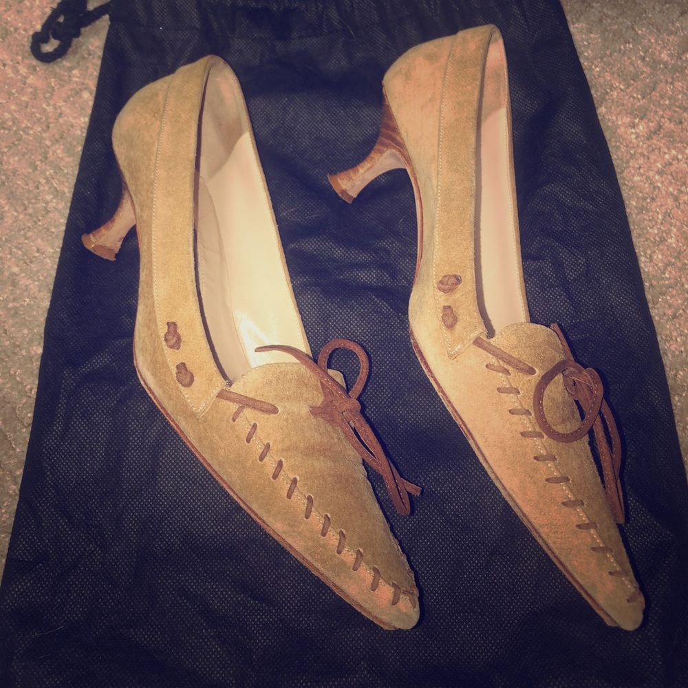 Manikin Blahnik suede tan kitten heel pumps